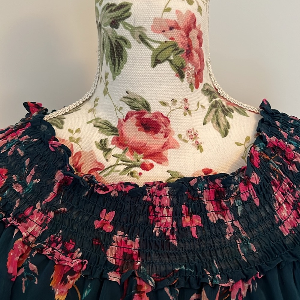 CeCe Long Sleeve Floral Moment Blouse w/Ruffle Cuff - Picture 4 of 9